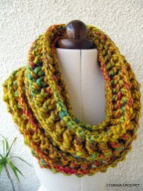 Chunky Mustard Cowl easy crochet pattern